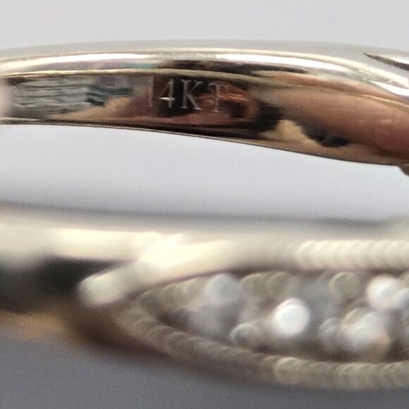 Vera Wang Engagement ring - Picture 6 of 6